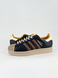 Adidas superstar black and beige